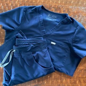 FIGS womens scrub set